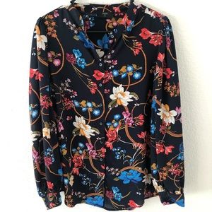 TAHARI colorful pattern blouse. No size Tag
